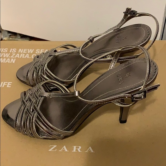 ❗️2/$30❗️Zara Silver Sandals in 6 - Picture 2 of 3